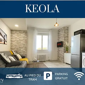 Homey Keola - Parking Privé Gratuit - Aux Portes De Genève - Au Pied Du Tram - Avec 1 Et Un Grand Salon Avec Un Canapé-lit Ambilly